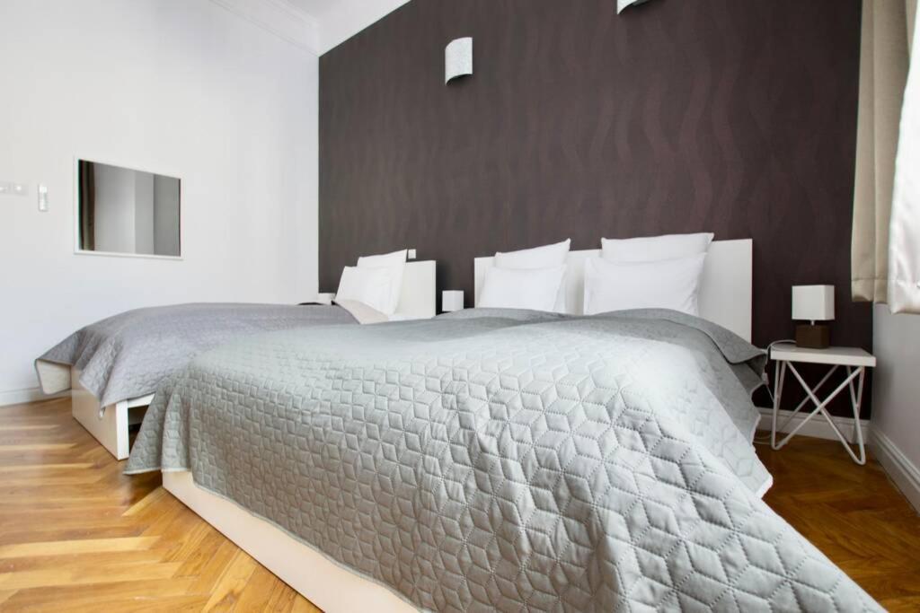 Premium Apartment By Hi5-Vaci Str. 3 Bedroom บูดาเปสต์ ภายนอก รูปภาพ