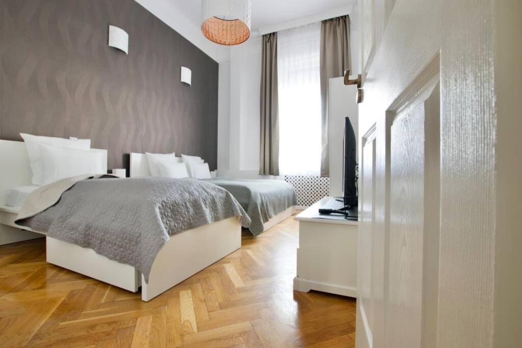 Premium Apartment By Hi5-Vaci Str. 3 Bedroom บูดาเปสต์ ภายนอก รูปภาพ
