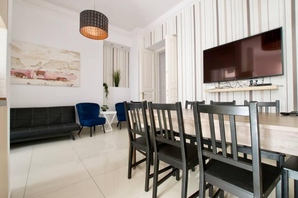 Premium Apartment By Hi5-Vaci Str. 3 Bedroom บูดาเปสต์ ภายนอก รูปภาพ