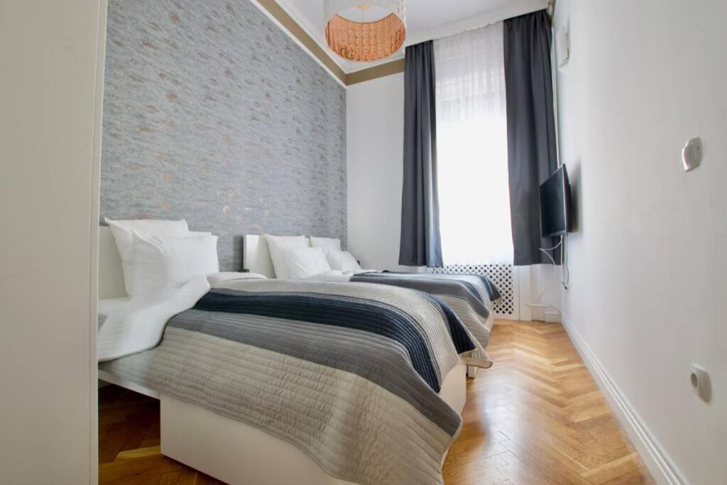 Premium Apartment By Hi5-Vaci Str. 3 Bedroom บูดาเปสต์ ภายนอก รูปภาพ