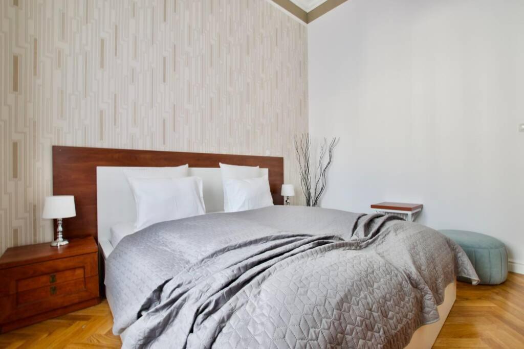 Premium Apartment By Hi5-Vaci Str. 3 Bedroom บูดาเปสต์ ภายนอก รูปภาพ